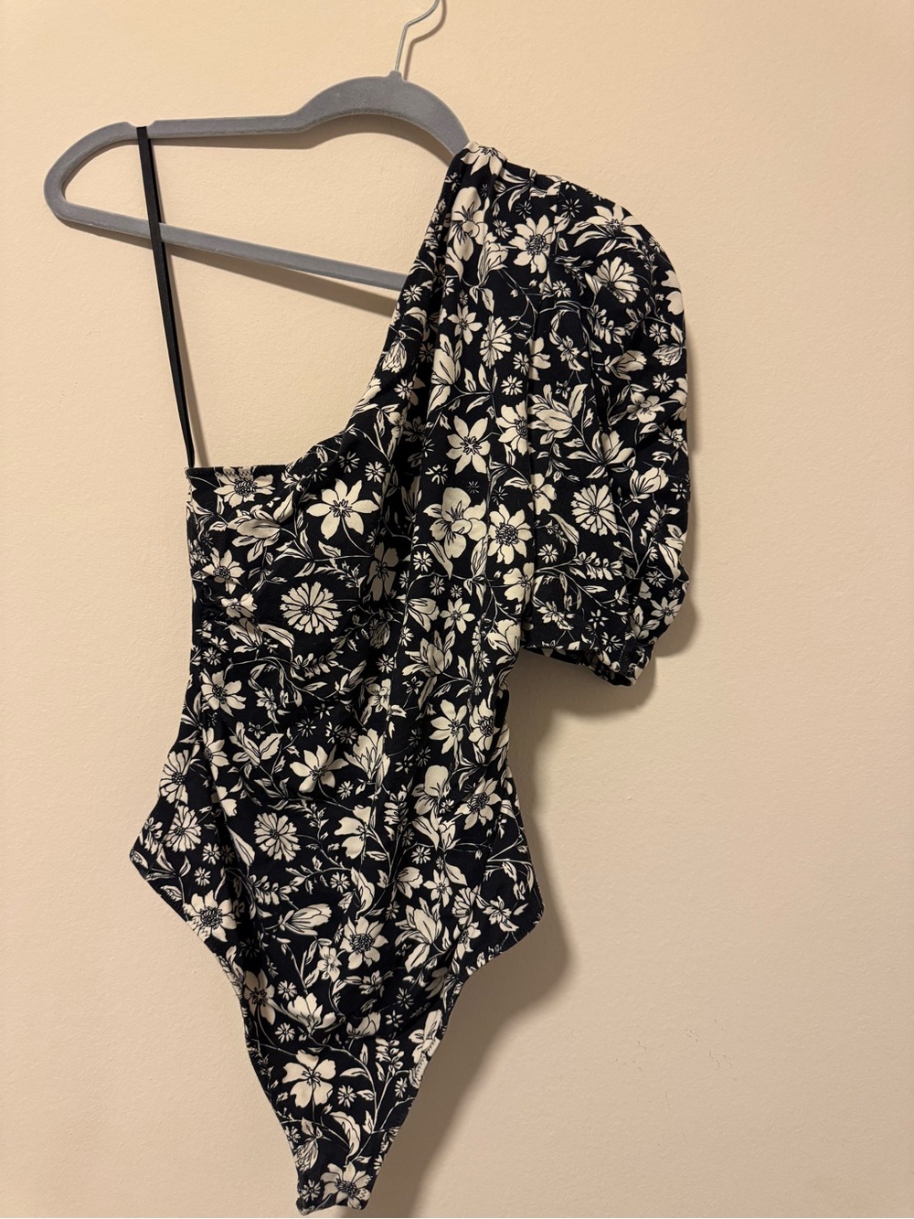 Free People Somethin Bout You Black and White Floral One-Shoulder Bodysuit sz M